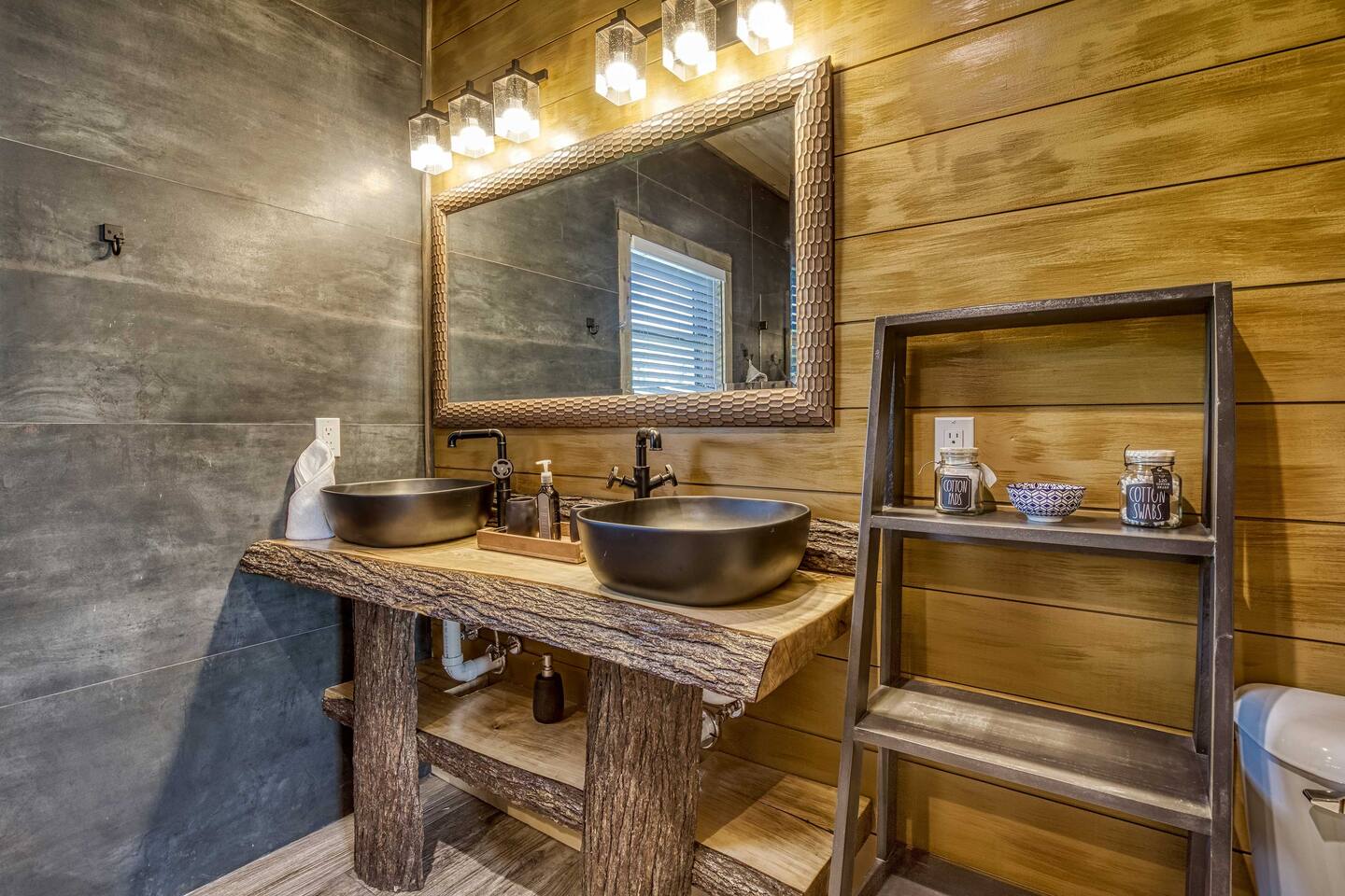 En-Suite Bathroom