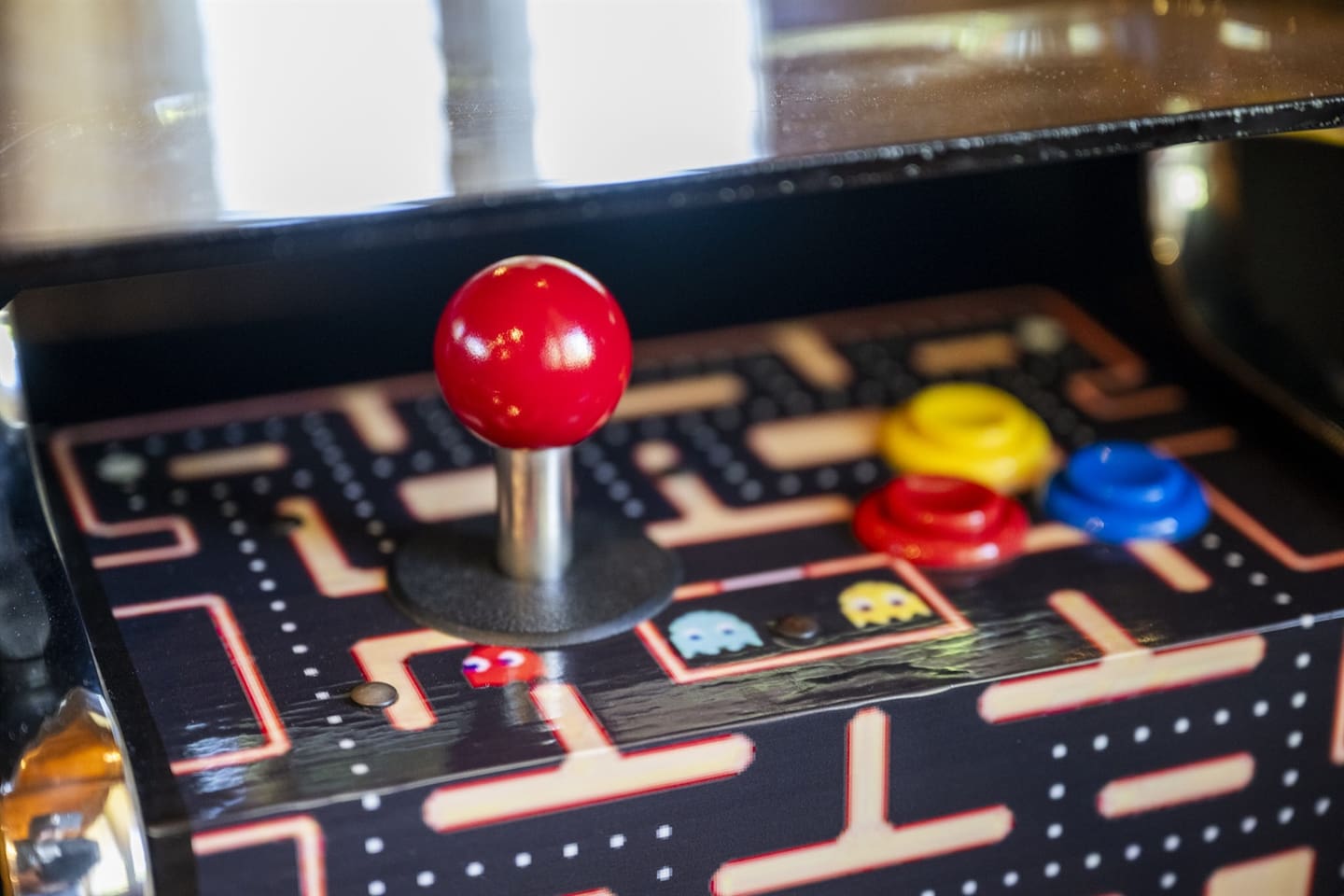 Lower level: media / game room - 2 player classic 80s games arcade
