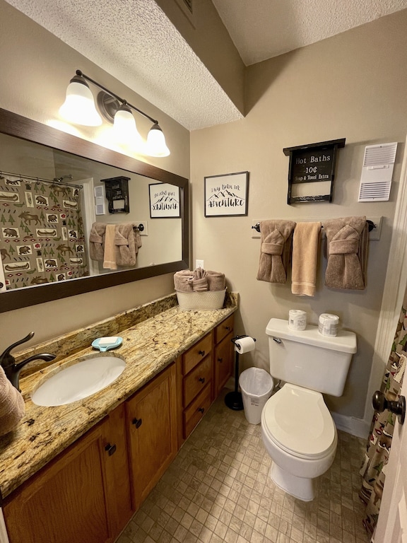 Guest bath with tub/shower combo