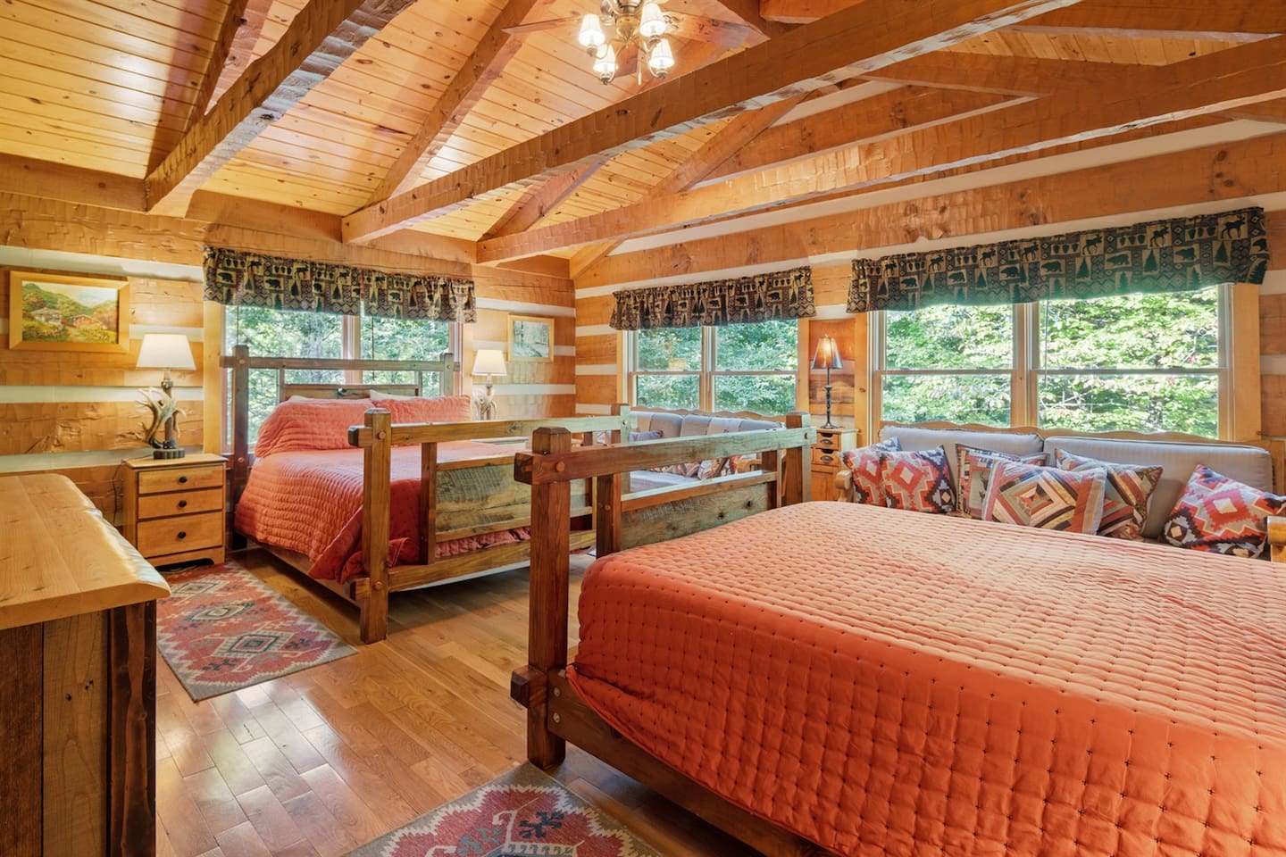 Largest upstairs bedroom: 2 Queen beds, 2 twin daybeds. Exposed beam ceilings.